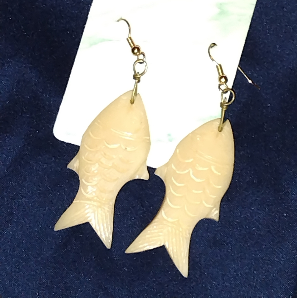 Vintage Ivory fish Earrings hawaiian